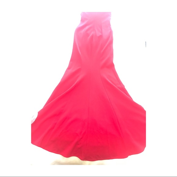 Mermaid style red gown. - Picture 4 of 8